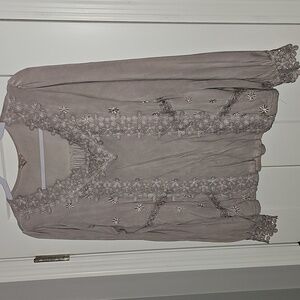 POL Womens Sz Small Gorgeous Floral Detail Long Sleeve Top. Dont Miss Out